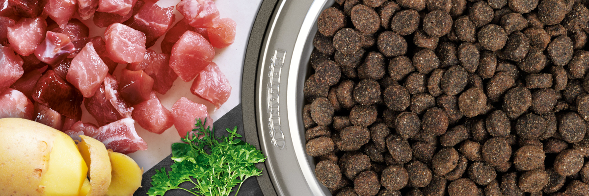 Verarbeitung des Fleisches zum Tockenfutter Verarbeitung des Fleisches zum Tockenfutter