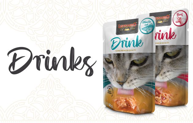 Schwarzer Text auf weißem Hintergrund „Drinks" Rechts sind zwei Produktverpackungen von LEONARDO Katzendrinks zu sehen. Die Sorten sind „Atlantic Cod“ und „Beef“.